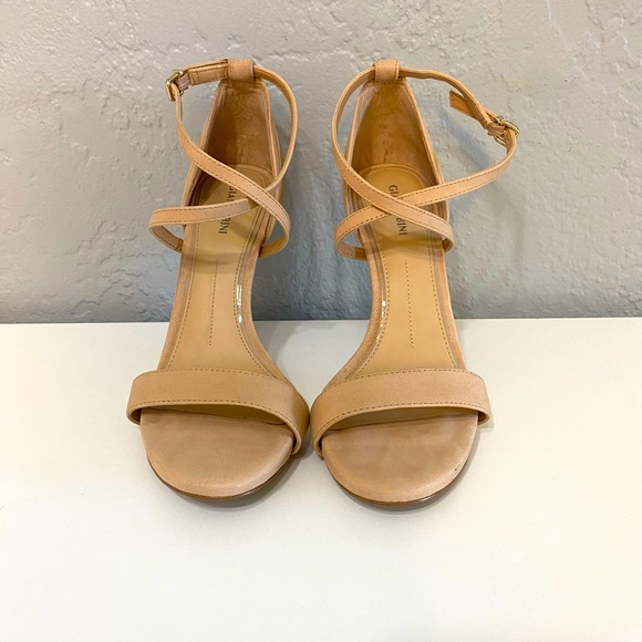 Gianni Bini tan heels - Picture 1 of 3